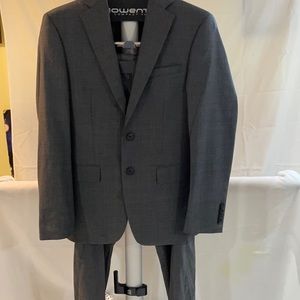 Calvin Klein men’s gray shark skin X fit suit, slim fit  38 short
